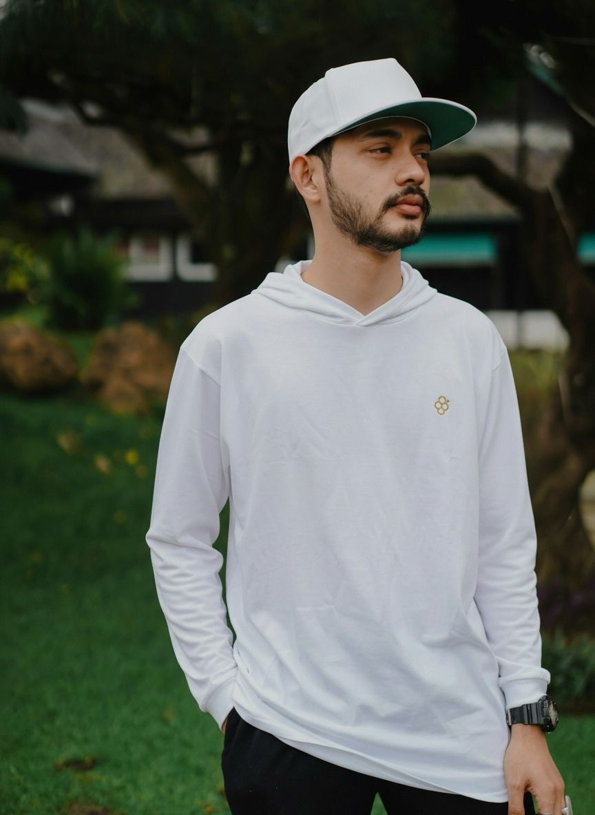 Playera Manga Larga con Capucha Blanca