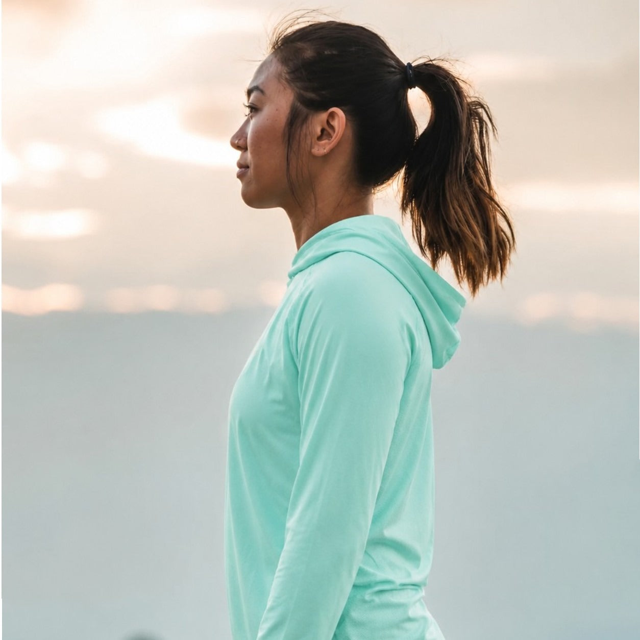 Playera Manga Larga con Capucha Menta